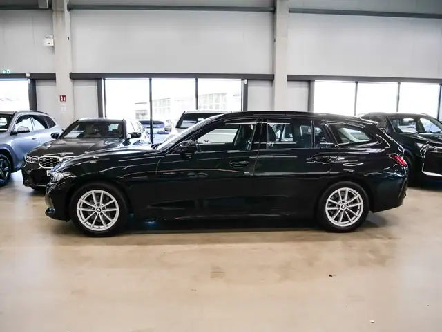 BMW 3 Series view 4