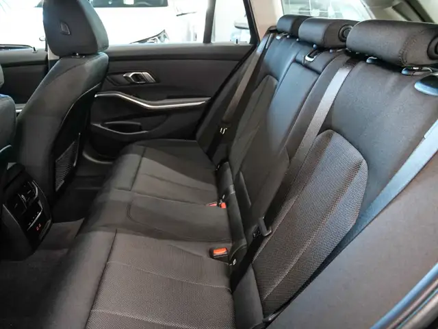 BMW 3 Series view 11