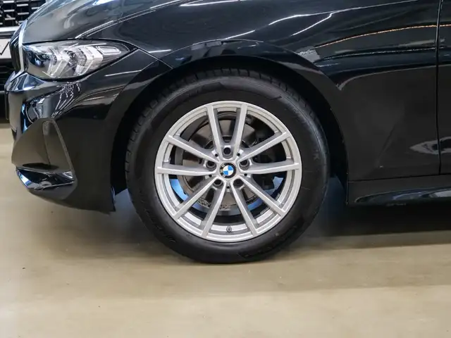 BMW 3 Series view 7