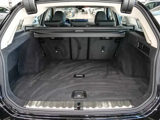 BMW 3 Series view 15