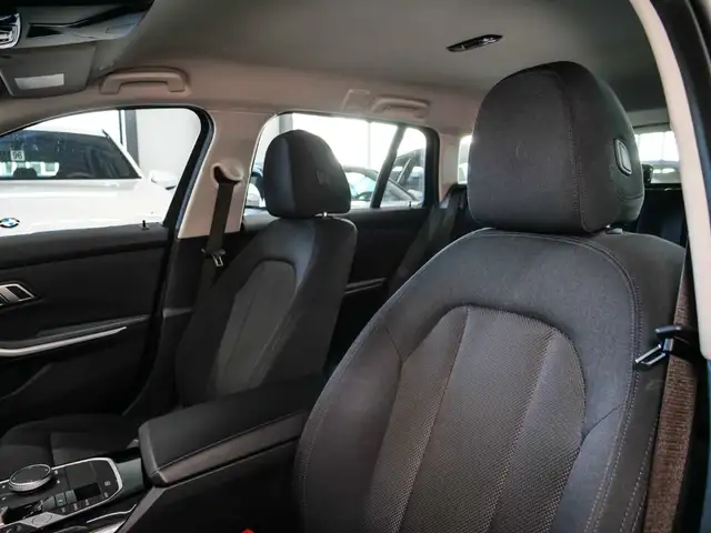 BMW 3 Series view 10
