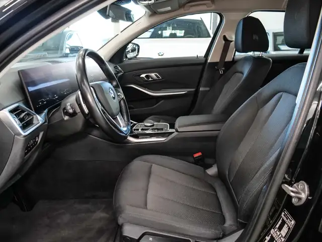 BMW 3 Series view 9