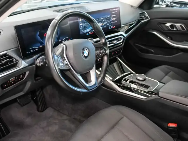 BMW 3 Series view 8