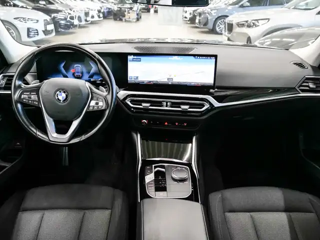 BMW 3 Series view 12