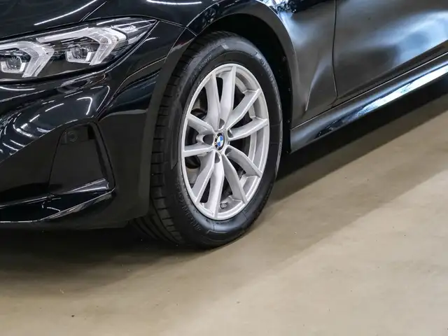 BMW 3 Series view 6