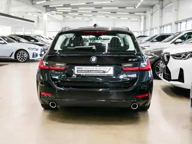 BMW 3 Series view 5