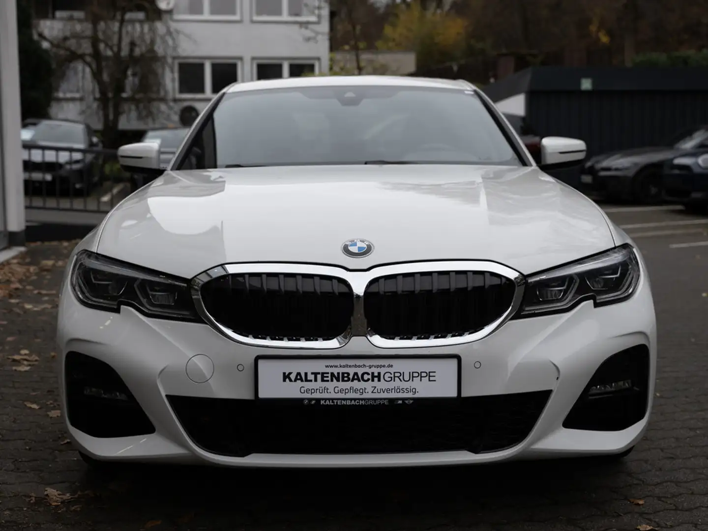 BMW 330 e xDrive M-Sport LASER LED W-LAN NAVI HGSD Weiß - 2