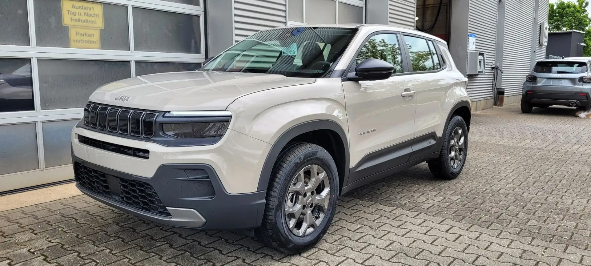 Jeep Avenger 1.2 DCT6 e-Hybrid Longitude Beige - 2