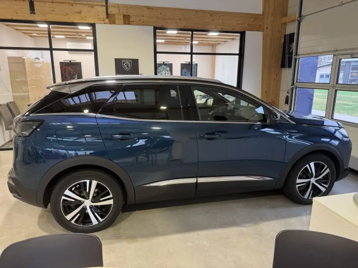 Peugeot 3008 Plug-In Hybrid4 300 e-EAT8 GT Blau - 2