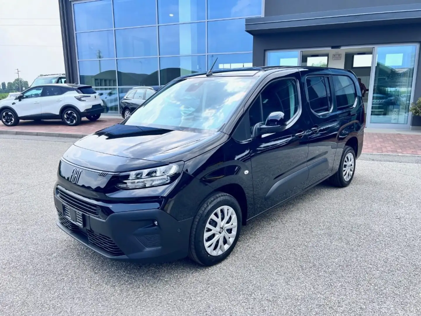 Fiat Doblo 1.5 BlueHdi 130 CV AT8 Maxi 7 Posti Nero - 1