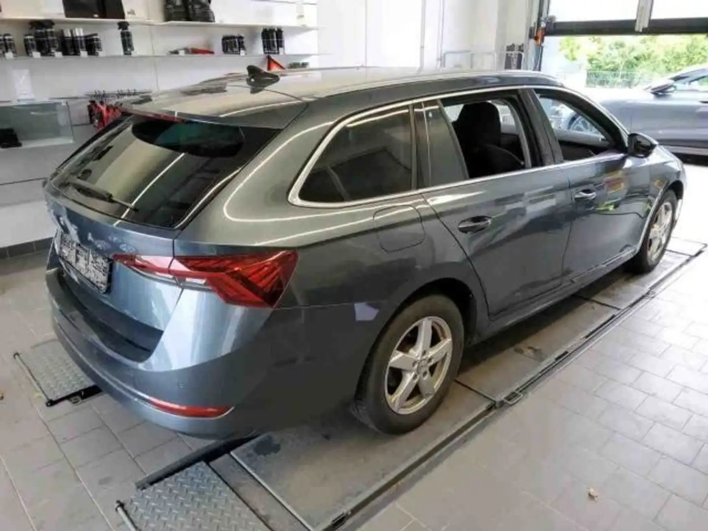 Skoda Octavia Combi Style 2.0 TDI DSG NAVI SUNSET Head Grau - 2