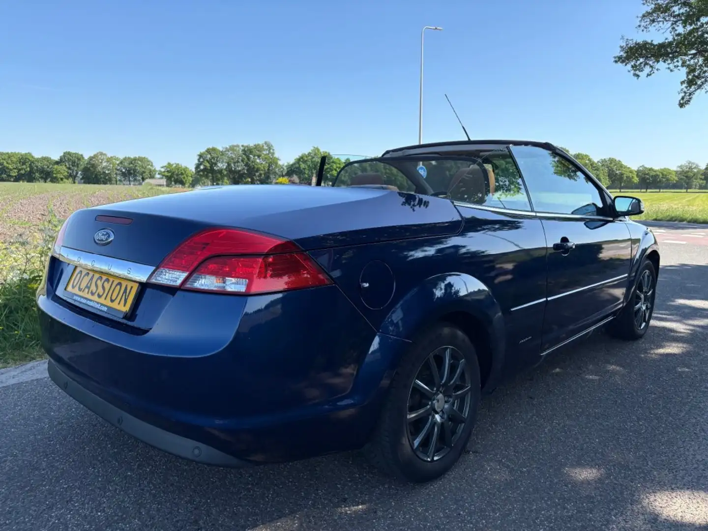 Ford Focus 2.0 TITANIUM / CABRIO / BOMVOL / KEYLESS / LEER Albastru - 2