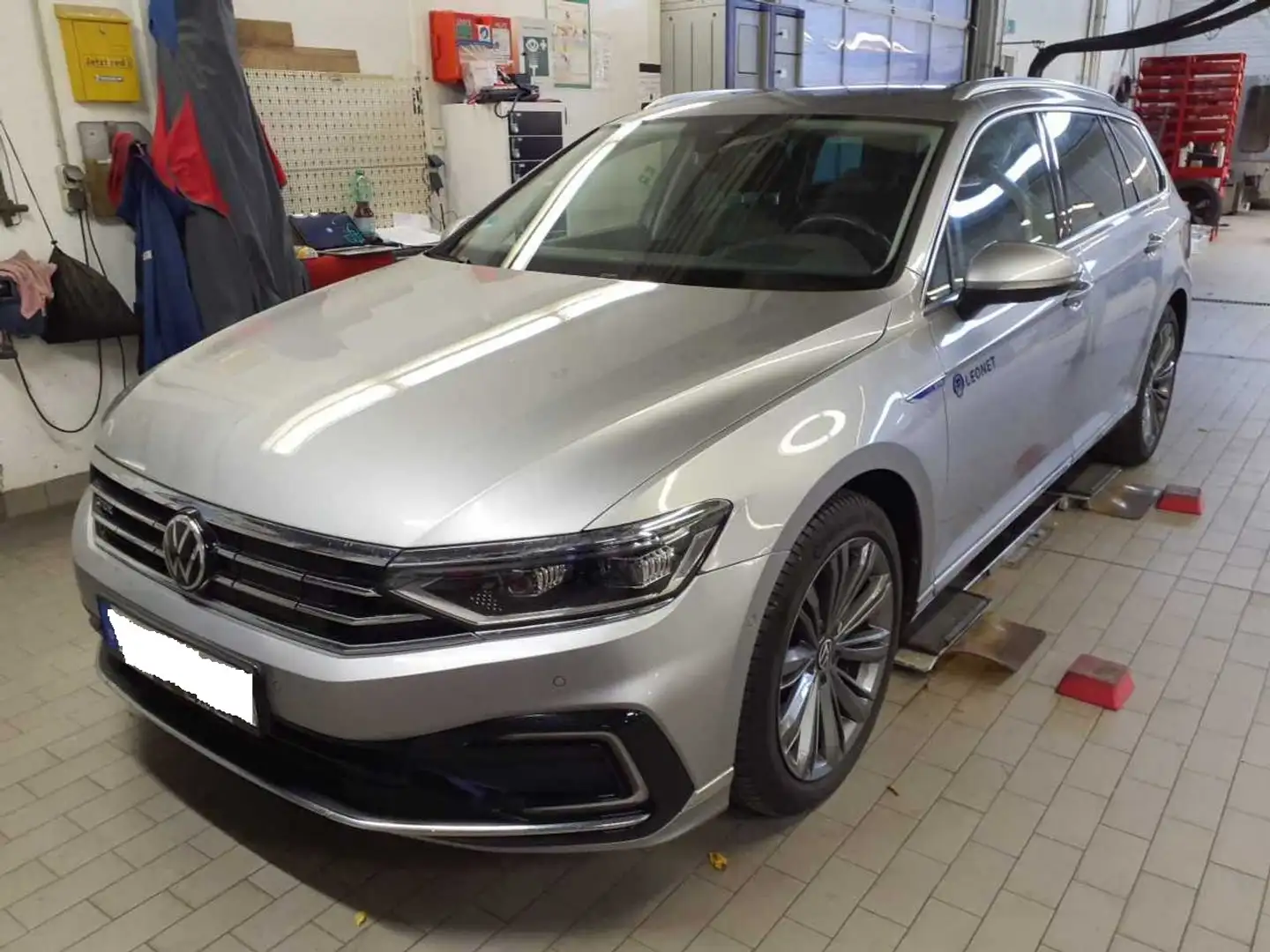 Volkswagen Passat Variant GTE 1.4TSI 218PS DSG ACC.5J-G.AHK.STHZG.KAMERA.MAT Zilver - 2