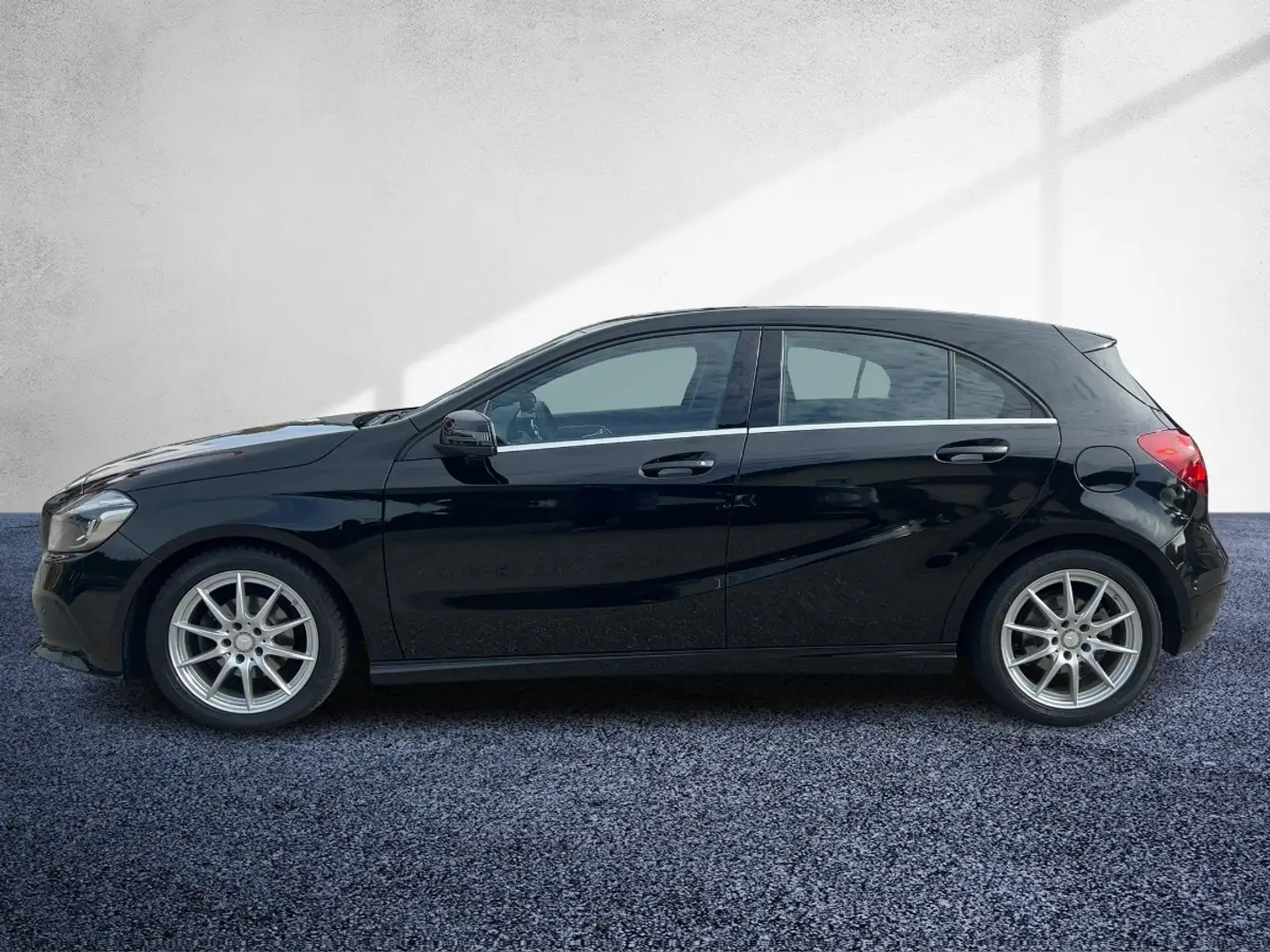 Mercedes-Benz A 180 d Urban Shz LED RKam Klima Noir - 2