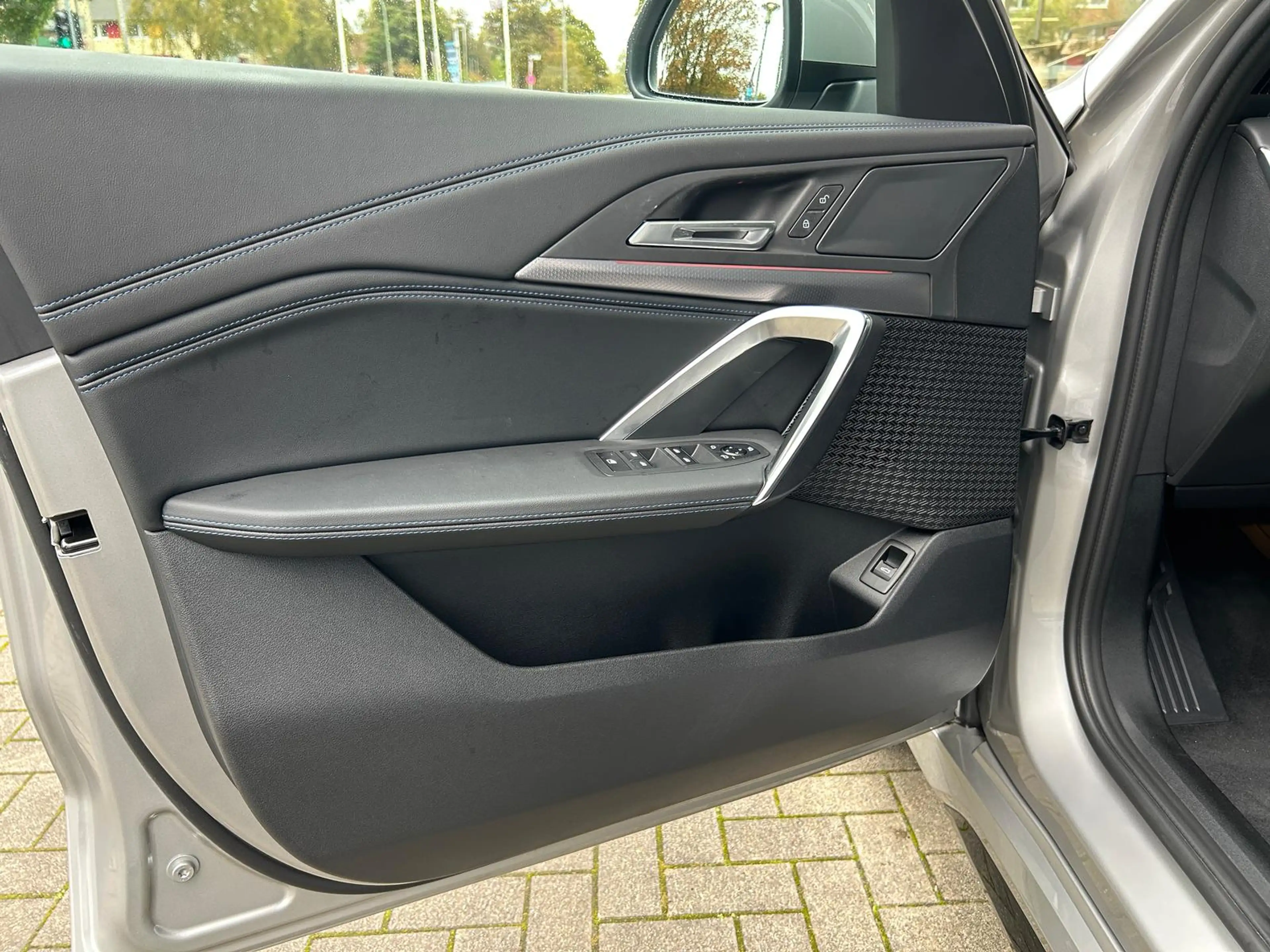 BMW iX1 30 xDrive M-Sport Drivass+ Premium Parkass — photo 15
