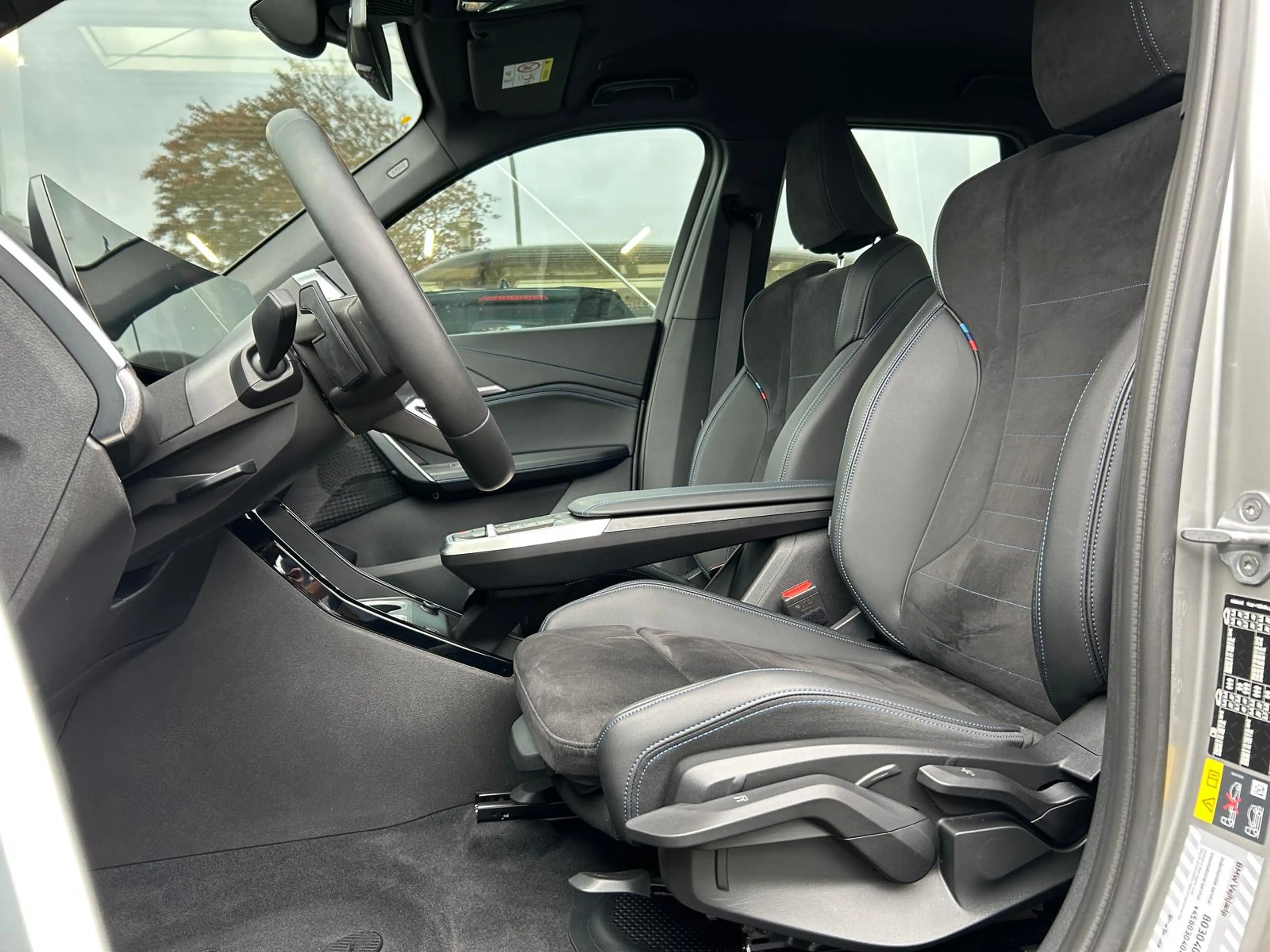 BMW iX1 30 xDrive M-Sport Drivass+ Premium Parkass — photo 14
