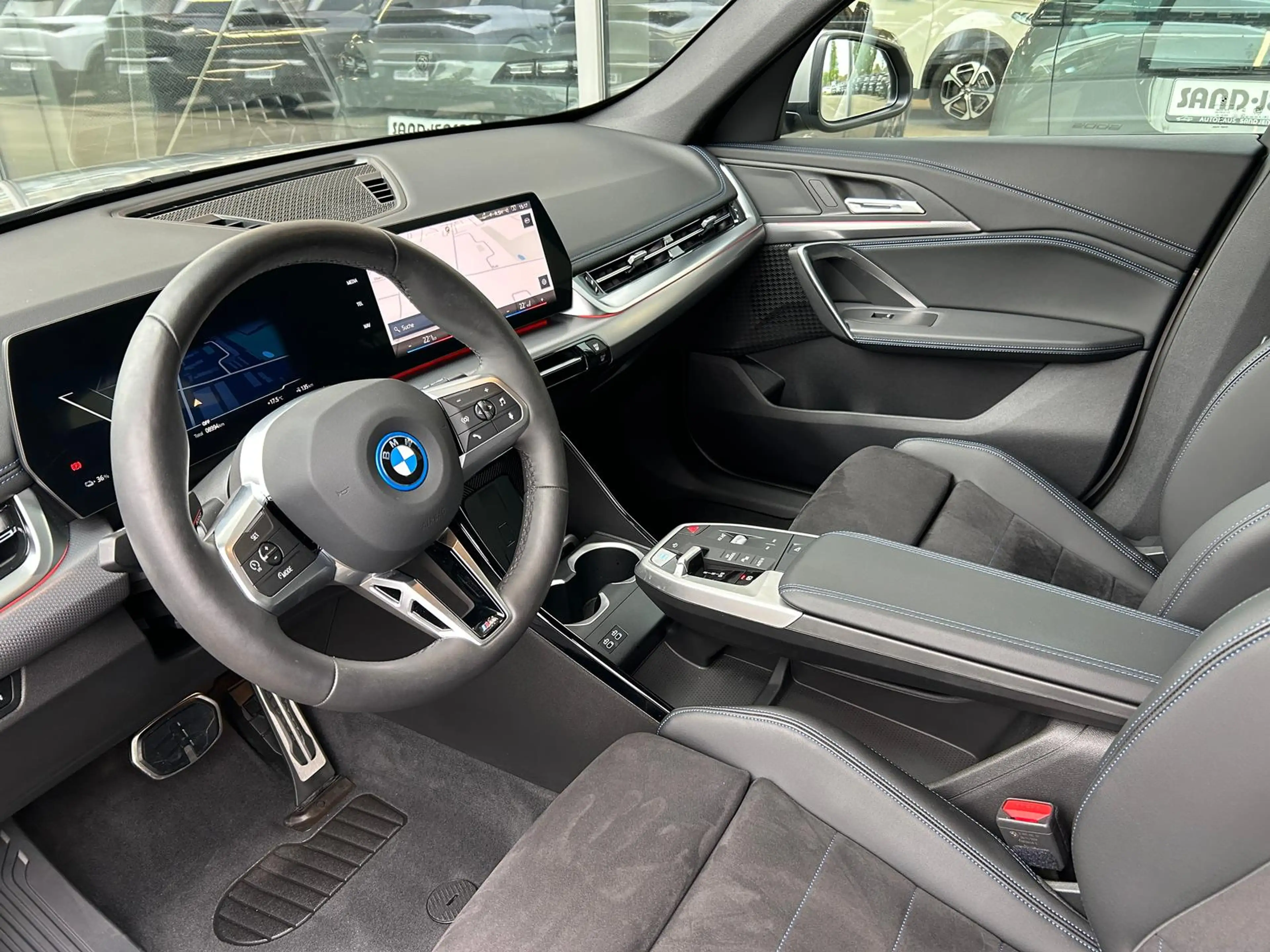 BMW iX1 30 xDrive M-Sport Drivass+ Premium Parkass — photo 7