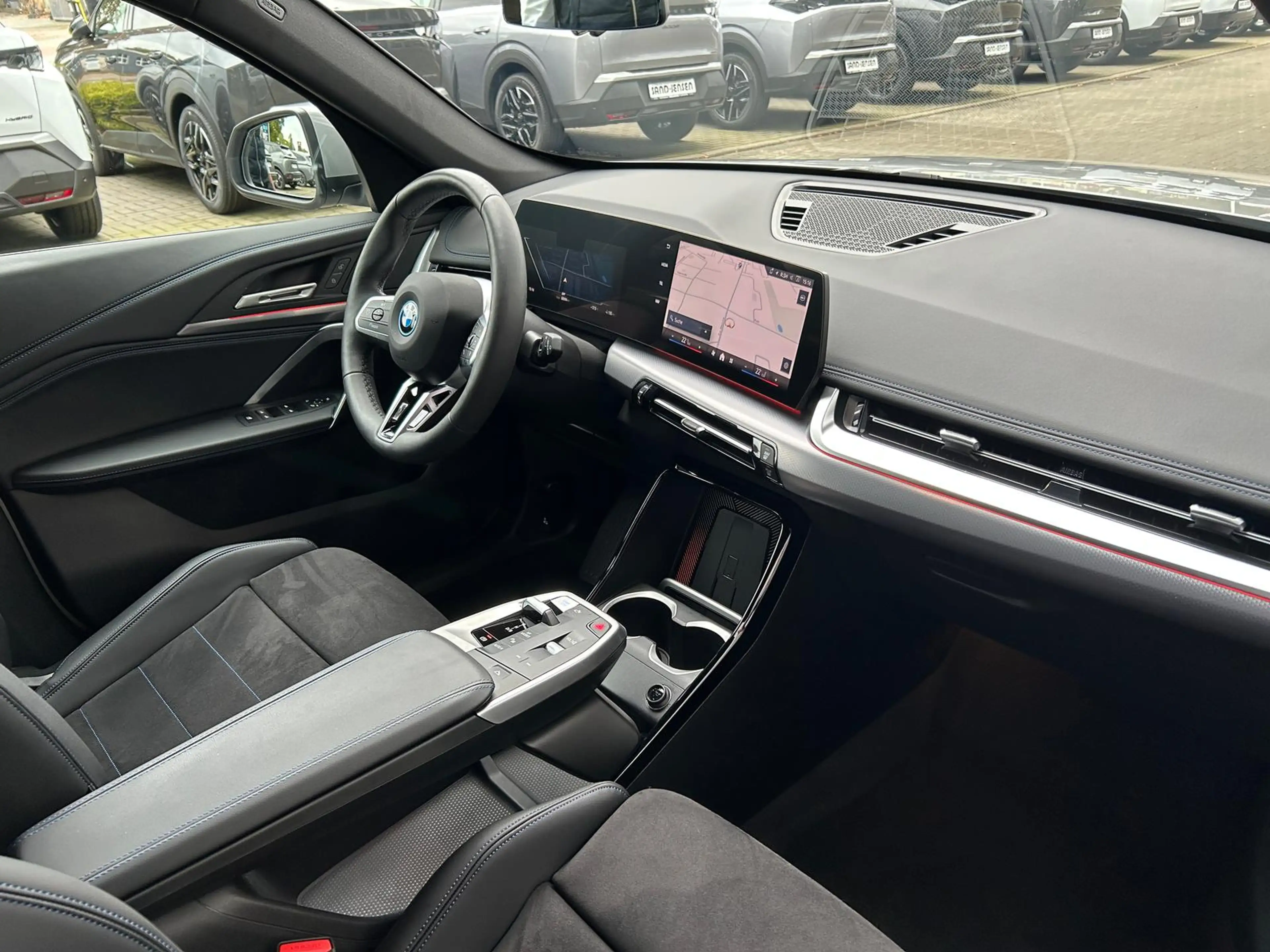 BMW iX1 30 xDrive M-Sport Drivass+ Premium Parkass — photo 6