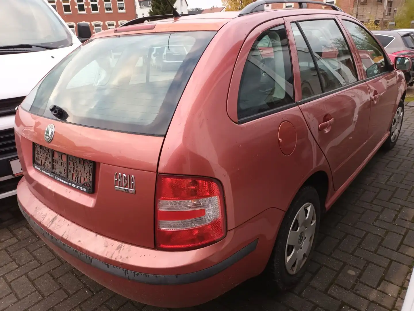 Skoda Fabia FABIA COMBI 1.4 COOL EDITION Orange - 2