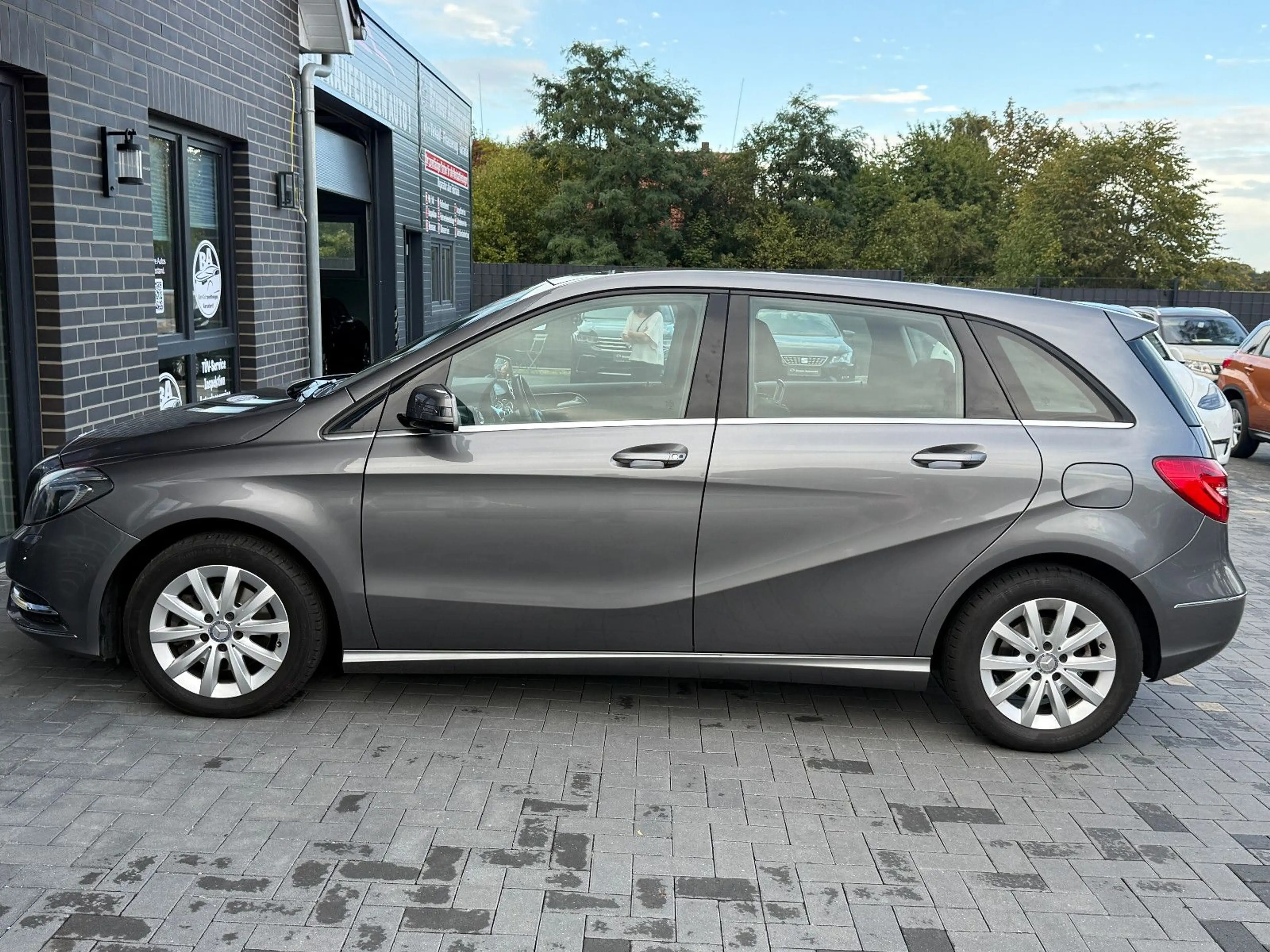 Mercedes-Benz B 200 B200*Automatik*Klima*SHZ*PDC-Bi-Xenon*Navi*Leder — photo 4