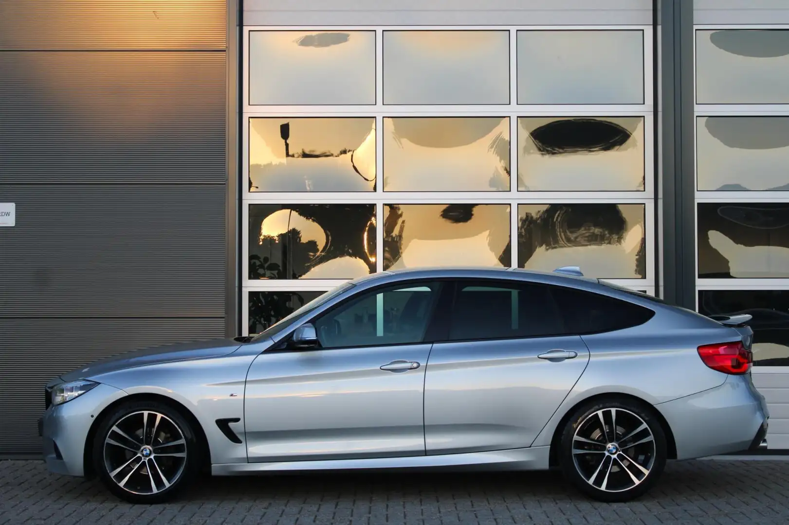 BMW 320 3-serie Gran Turismo 320i High Executive M-Sport L Gris - 2