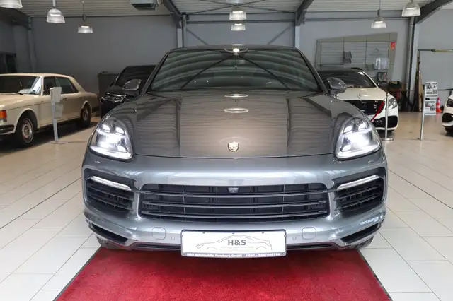 Porsche Cayenne view 10
