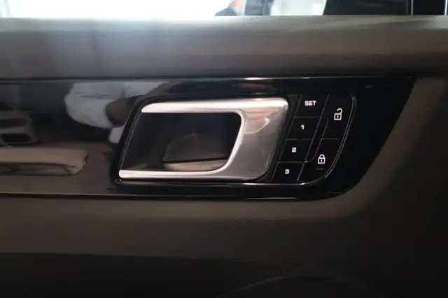 Porsche Cayenne view 14