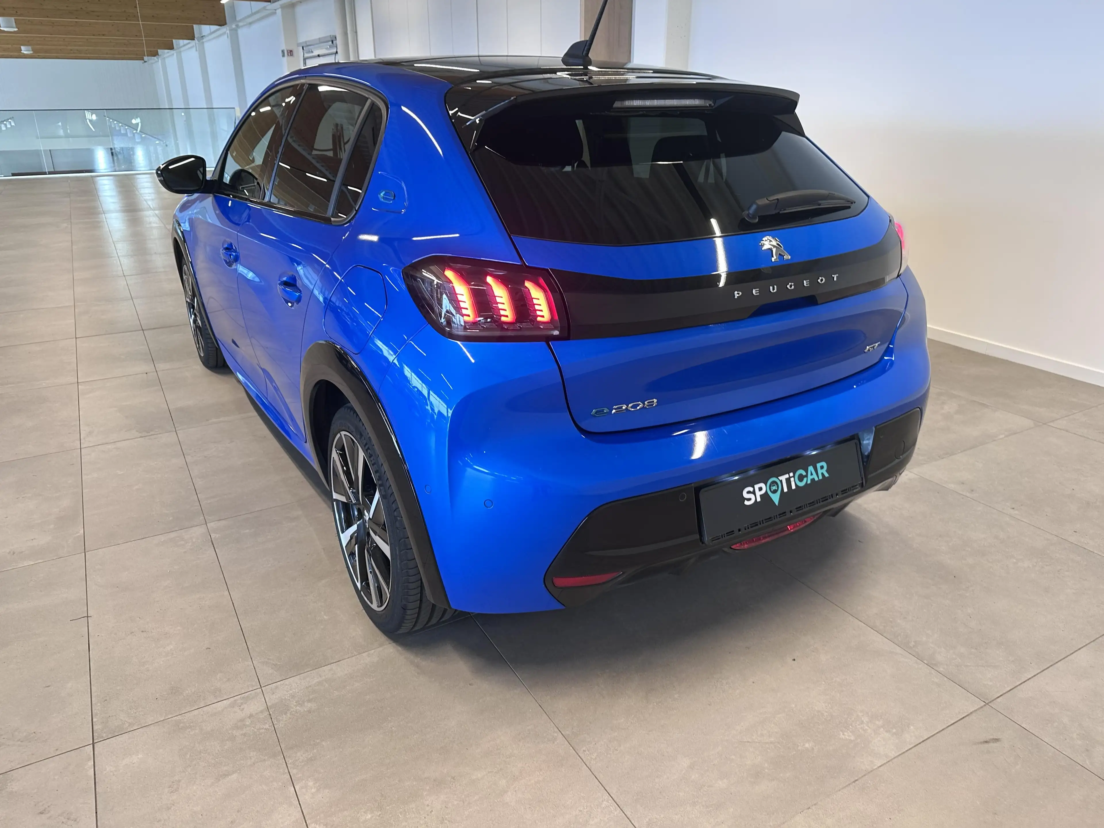 Peugeot e-208 GT ELECTRIC — photo 3