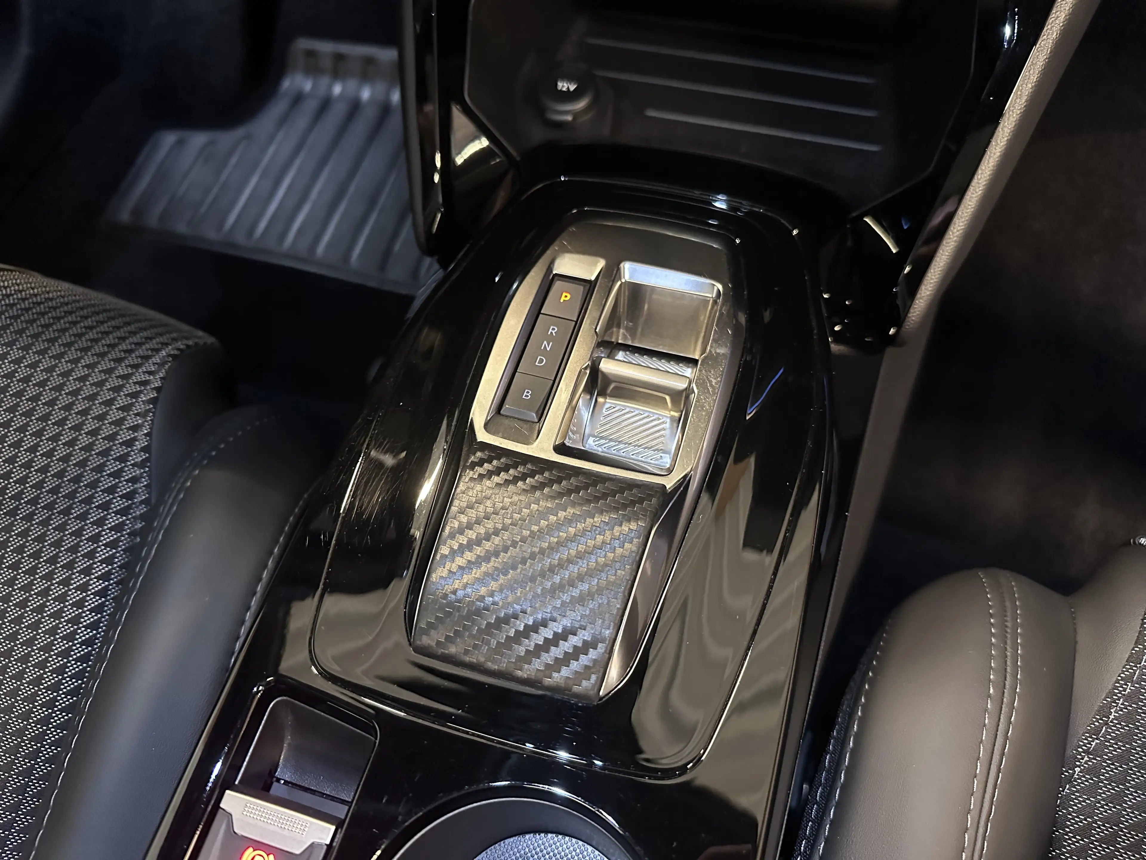 Peugeot e-208 GT ELECTRIC — photo 4