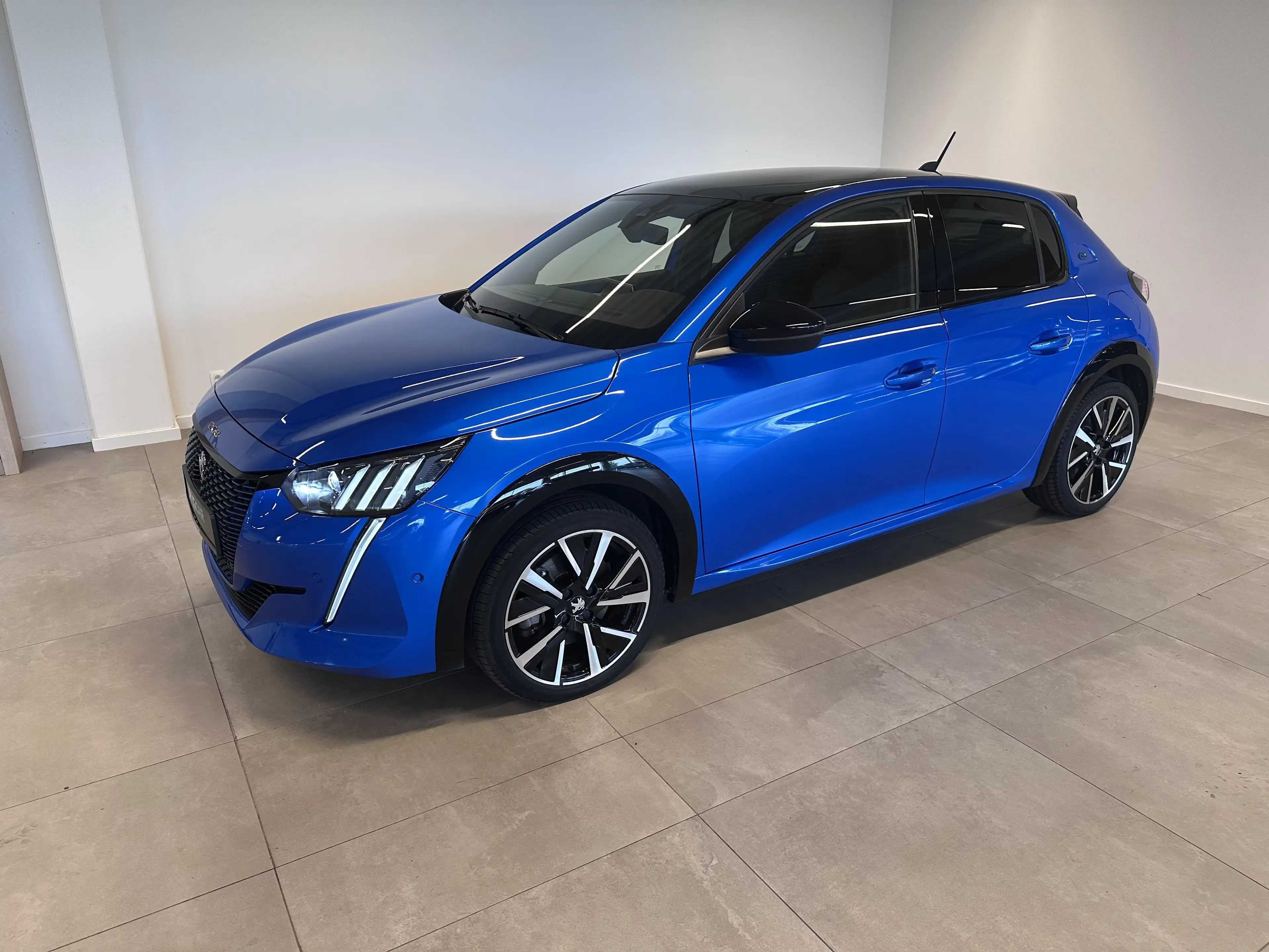 Peugeot e-208 GT ELECTRIC — photo 6