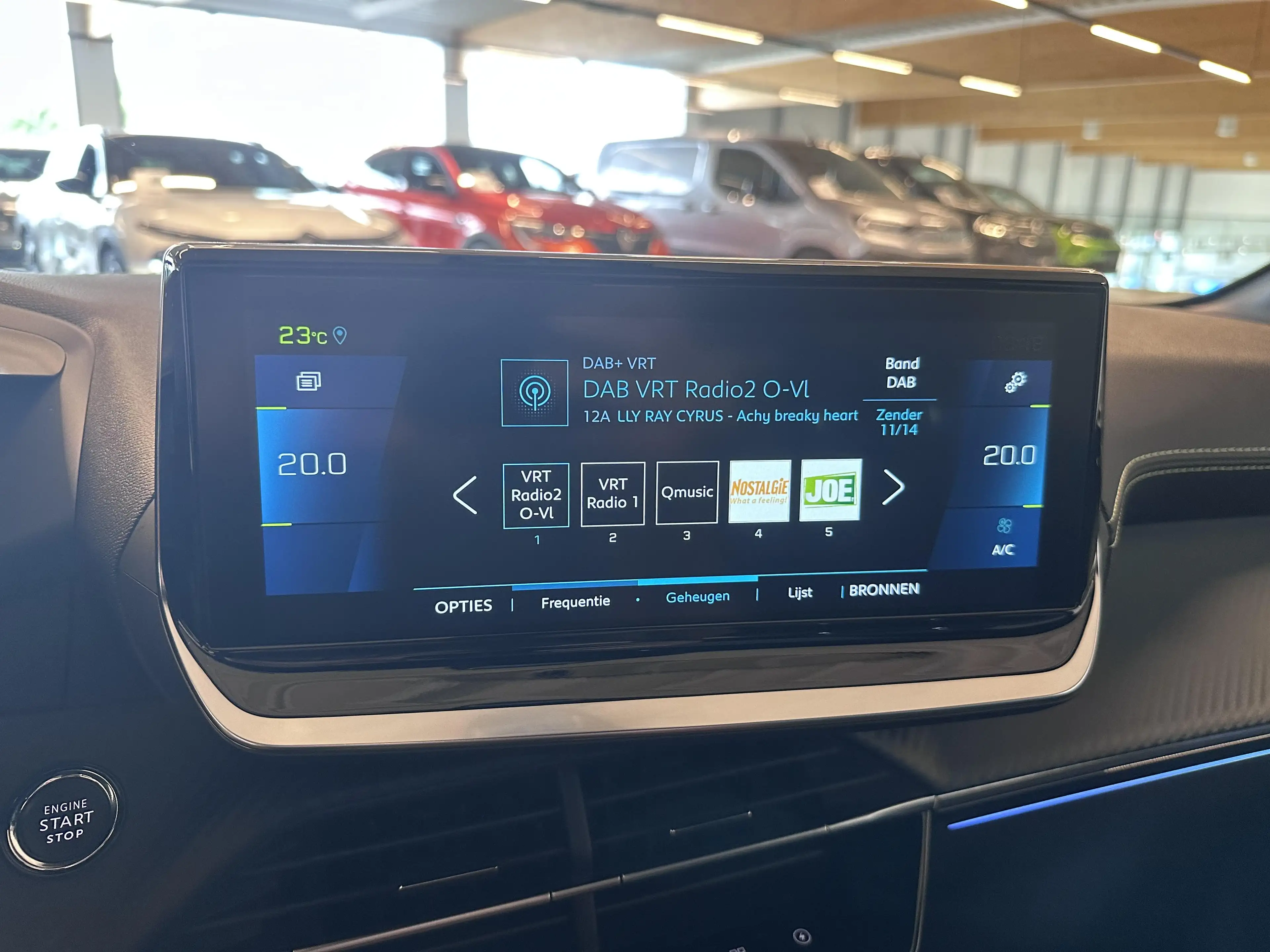 Peugeot e-208 GT ELECTRIC — photo 14