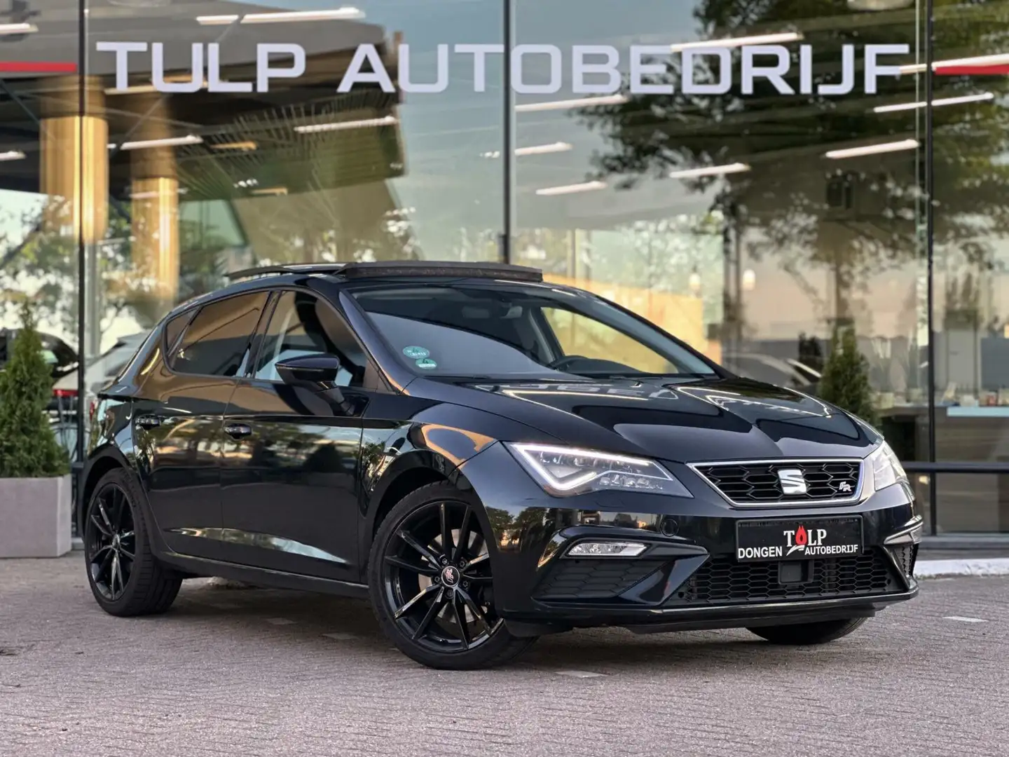 SEAT Leon 1.8 TSI FR Business Intense Pano Car-Play PDC Schwarz - 1