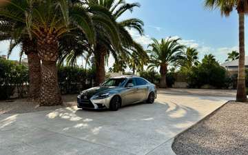 IS 300h 300h Luxury Line