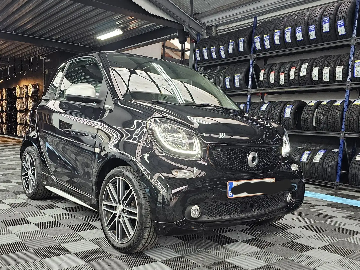 smart forTwo 1.0i Business Solution crna - 1