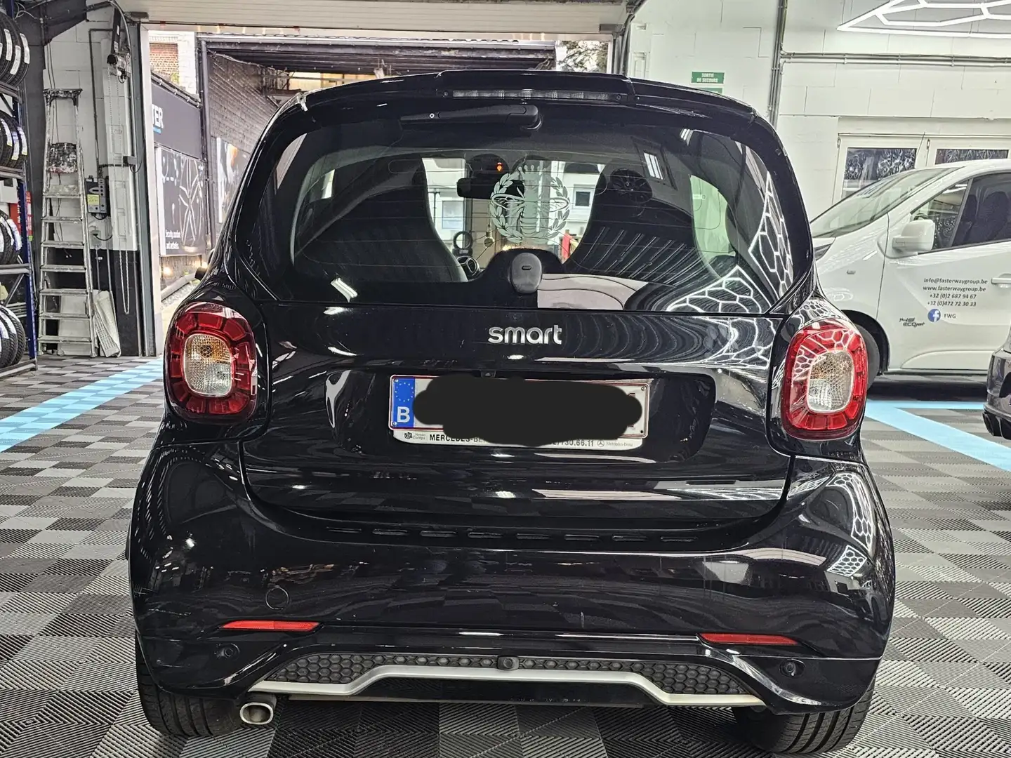 smart forTwo 1.0i Business Solution crna - 2