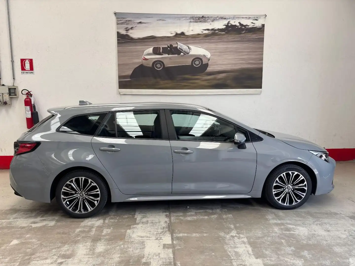 Toyota Corolla Touring Sports 2.0 Hybrid Business Gris - 2