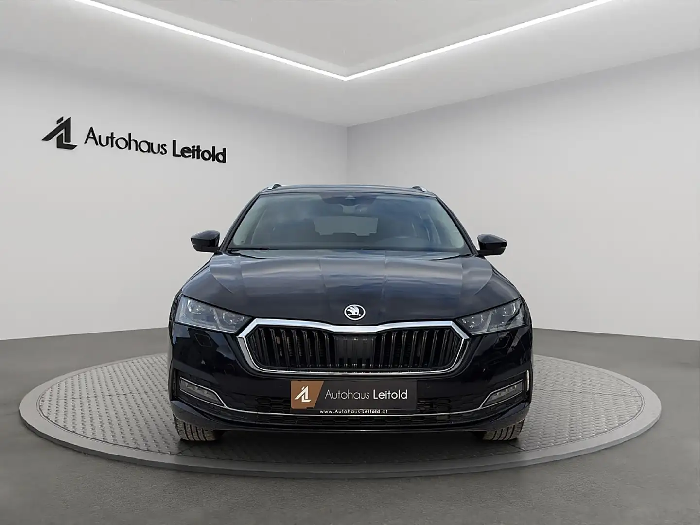 Skoda Octavia Combi 2,0 TDI Style DSG AHK MATRIX LED MEMORY K... Schwarz - 2