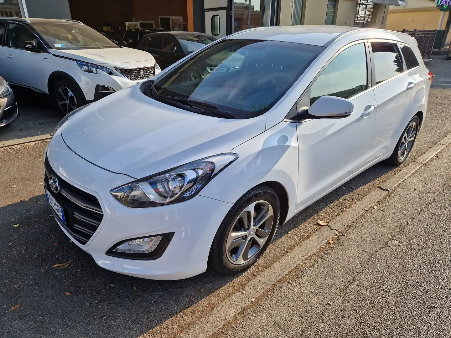 Hyundai i30 Wagon 1.6 crdi Business 110cv 5p Blanc - 1