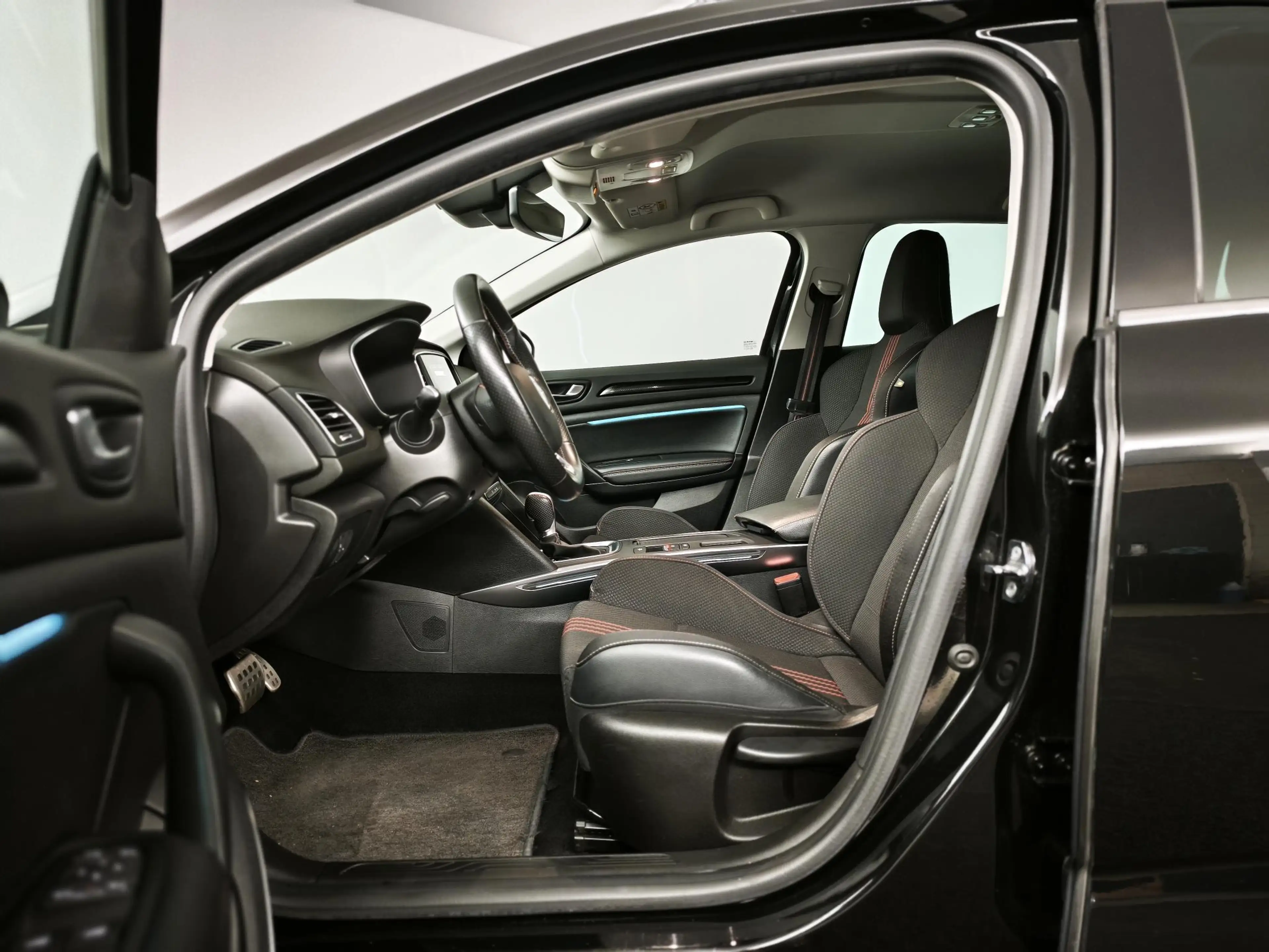 Renault Megane Estate 1.3 TCe 160 R.S. Line | BOSE-Audio | Camera — photo 7