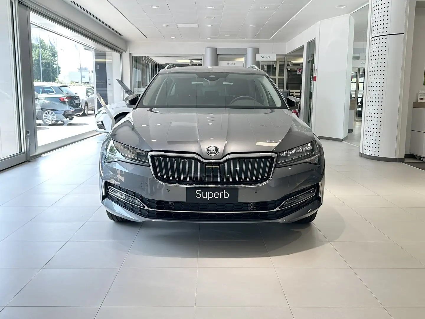 Skoda Superb wagon iv 1.4 tsi phev executive dsg Grigio - 2
