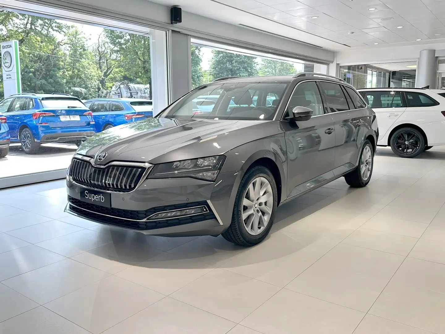 Skoda Superb wagon iv 1.4 tsi phev executive dsg Grigio - 1