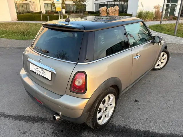 Mini Hatch view 7