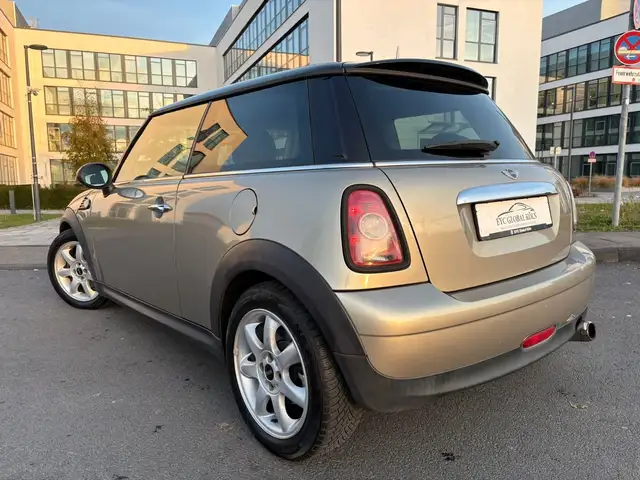 Mini Hatch view 5