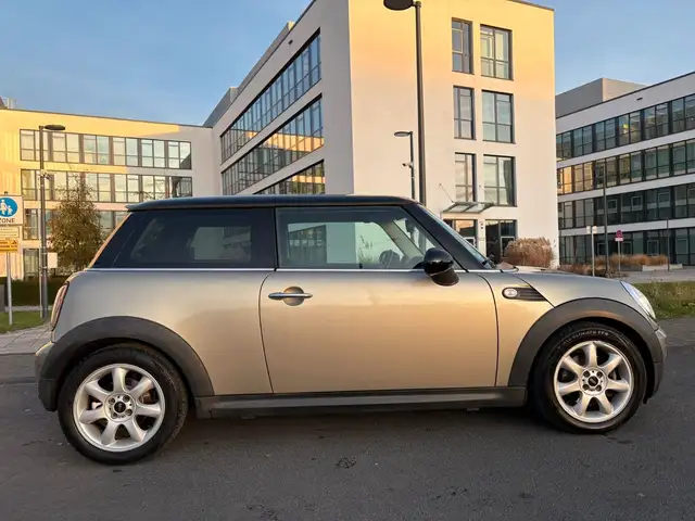 Mini Hatch view 9