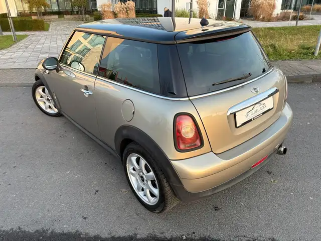 Mini Hatch view 6