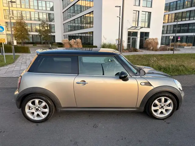 Mini Hatch view 10