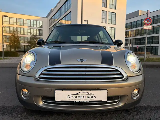 Mini Hatch view 13