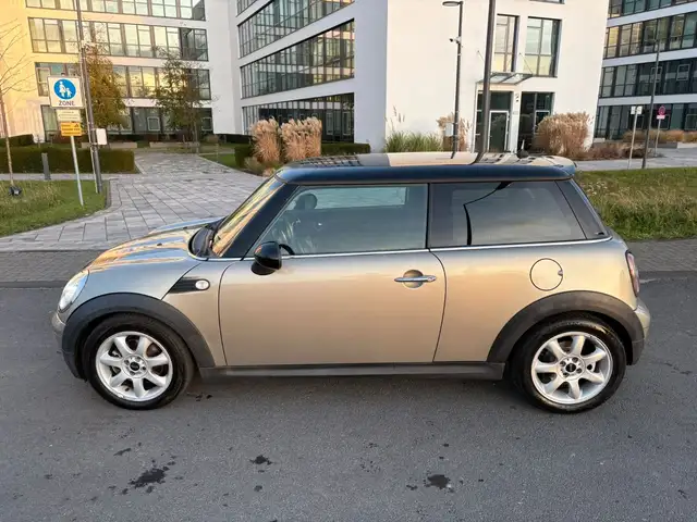 Mini Hatch view 12