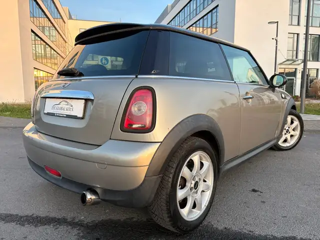 Mini Hatch view 8