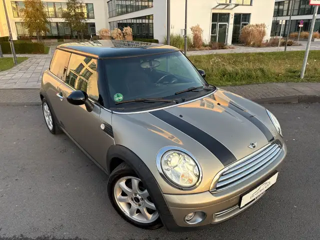 Mini Hatch view 4
